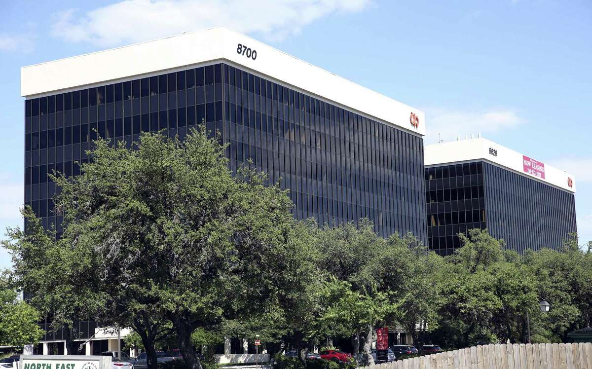 Real estate tycoon Cotter leaves behind tangled empire, fight over