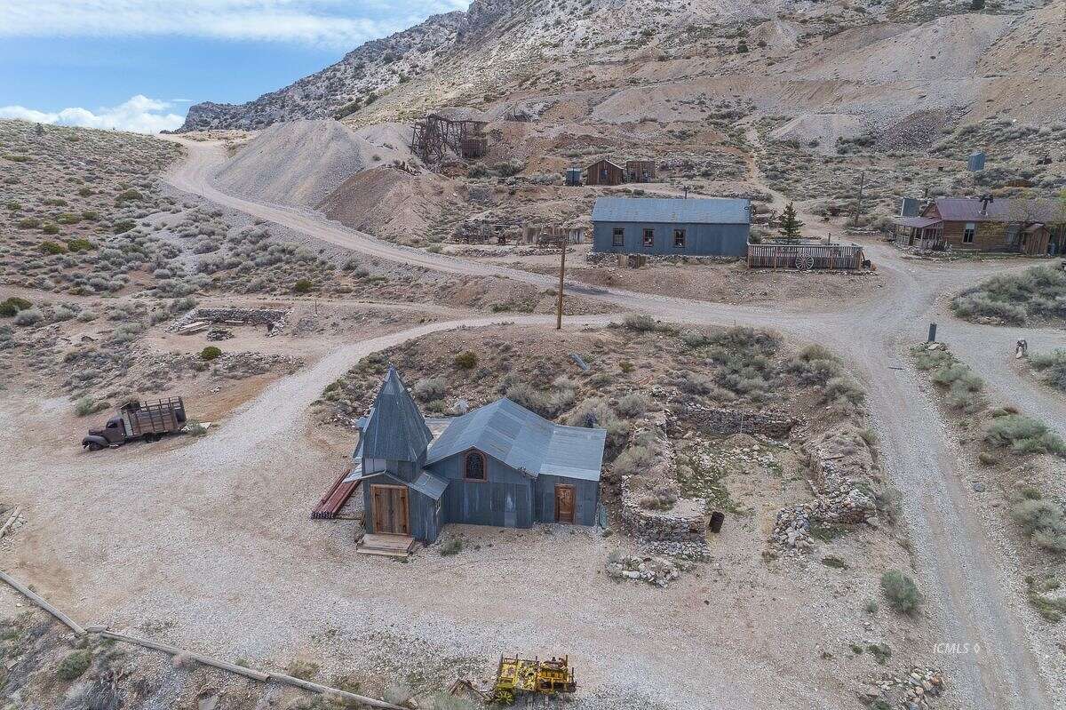 Entire California ghost town for sale for just under 1 million