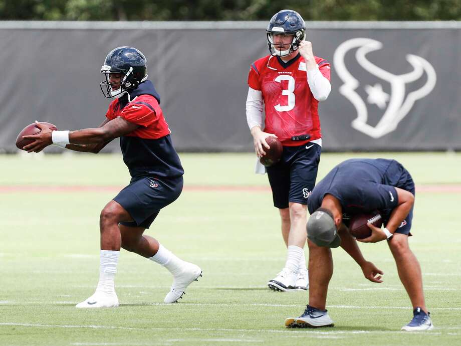 Texans Qb Deshaun Watson Sheds Knee Brace Houston Chronicle