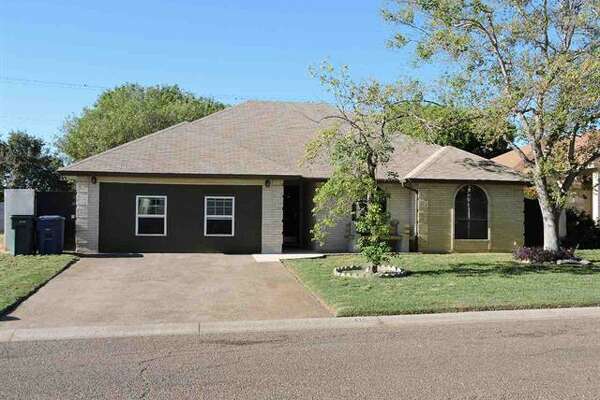 418 St. Croix Dr., Las Brisas Sub., Reduced Price. 3 bedroom 2 bath approx 1551 sq ft, large master bedroom, spacious backyard with patio. Garage converted into play room but can be converted back to a 2 car garage. Capital ABC Funding Mtg on site. Margarett Gonzalez 956-229-9120. Onyx & Associates Real Estate