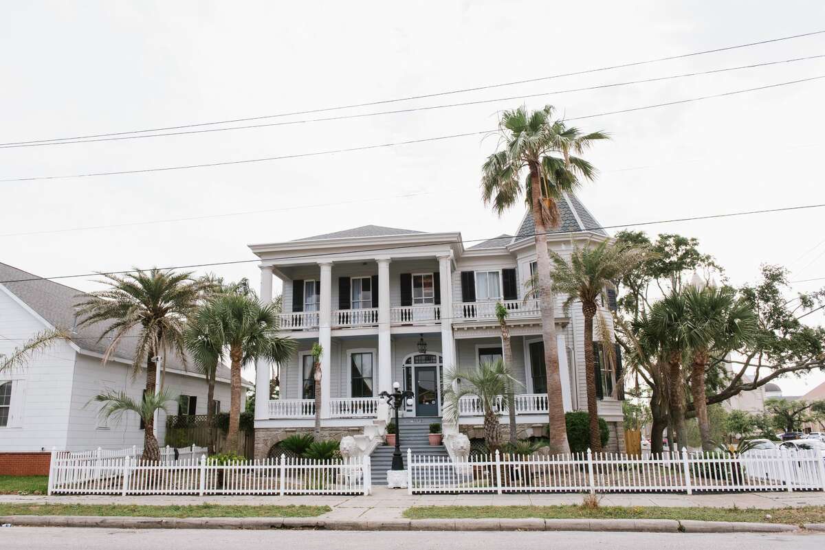 PHOTOS: Inside Galveston's Carr Mansion A mansion built on Galveston Island just after the Civil War, surviving the devastating 1900 hurricane along the way, will begin a new life as an boutique bed-and-breakfast destination later this summer. See more photos from inside this huge island house...