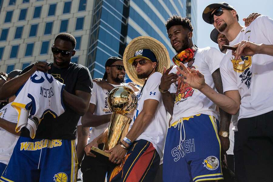 steph curry wearing curry 3