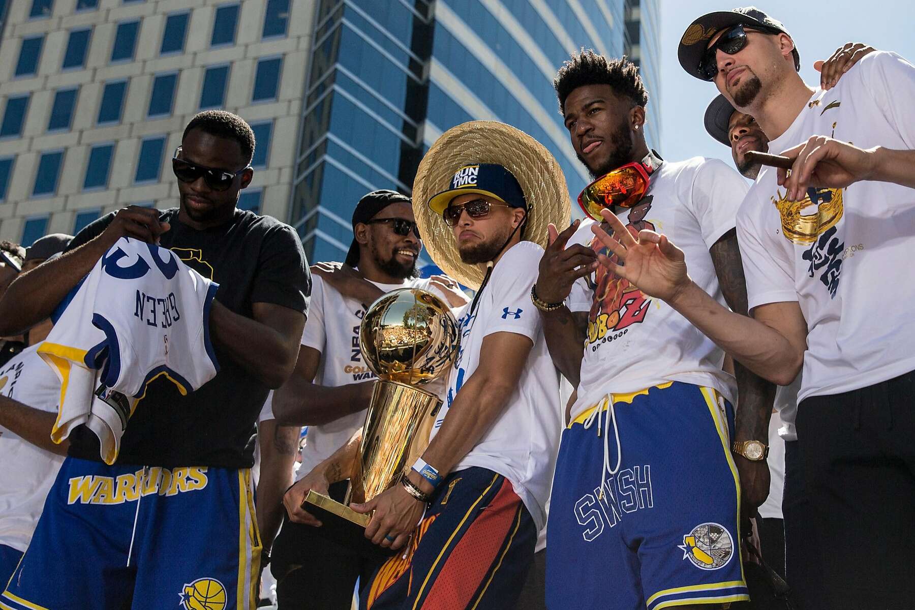 Steph Curry heals old wounds by wearing