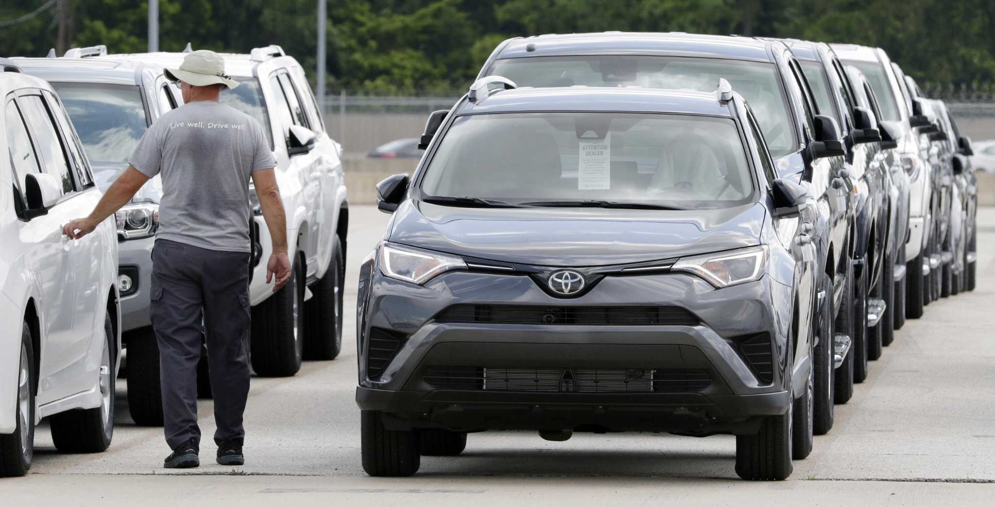 Houston car sales fall for the first time this year