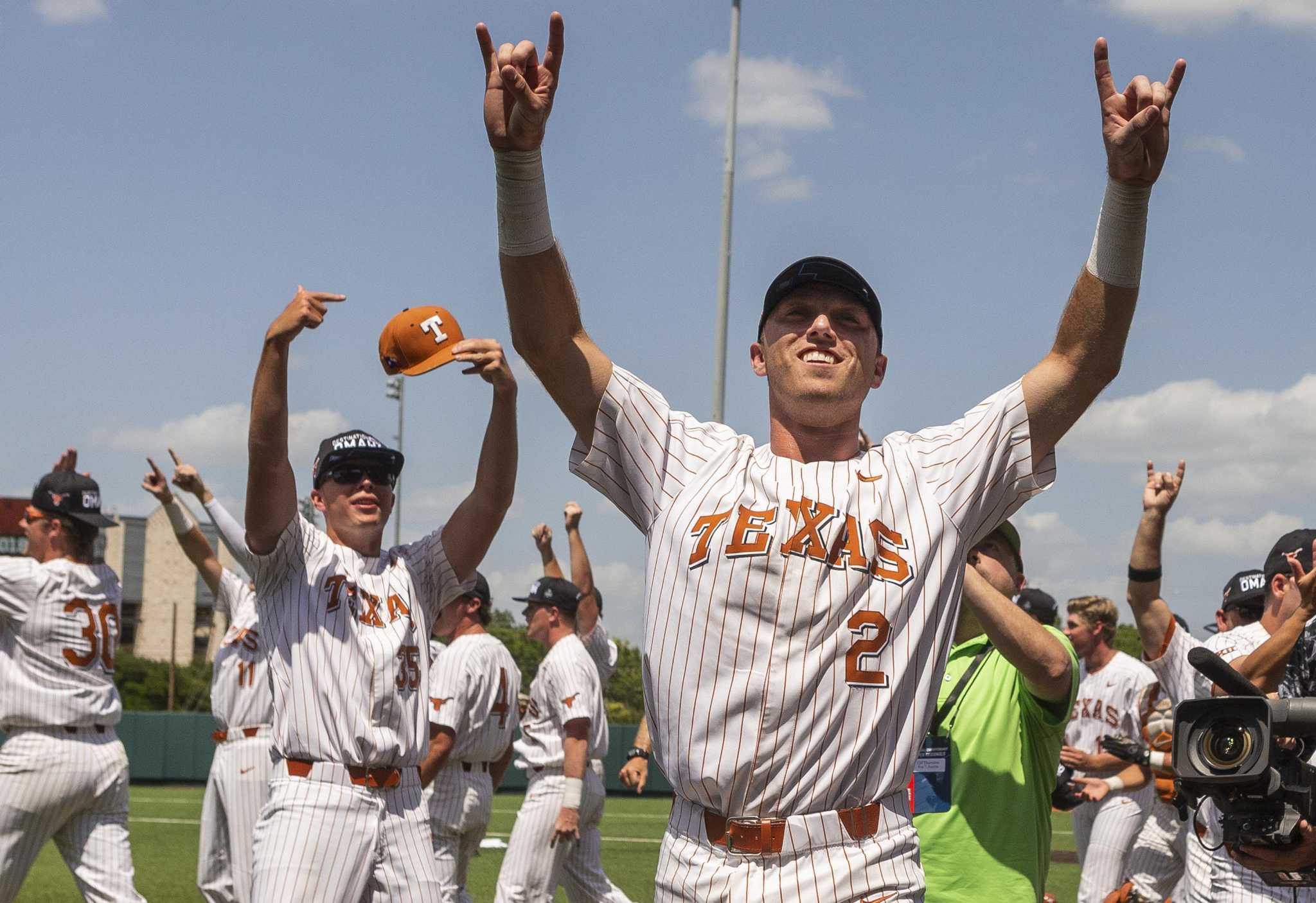 Clemens' big bat leads Texas back to College World Series