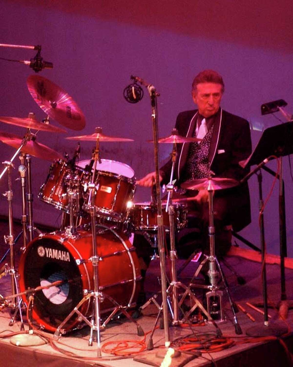 Drummer for Elvis dies at 87
