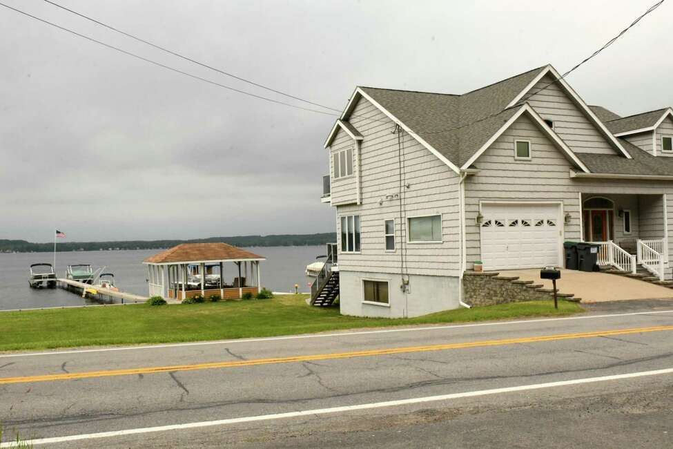 Saratoga Lake resident seeks study on water's health