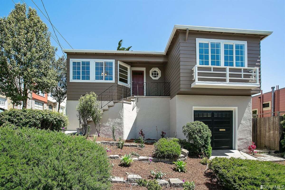 For less than 1M, Ingleside home comes with artist studio, views