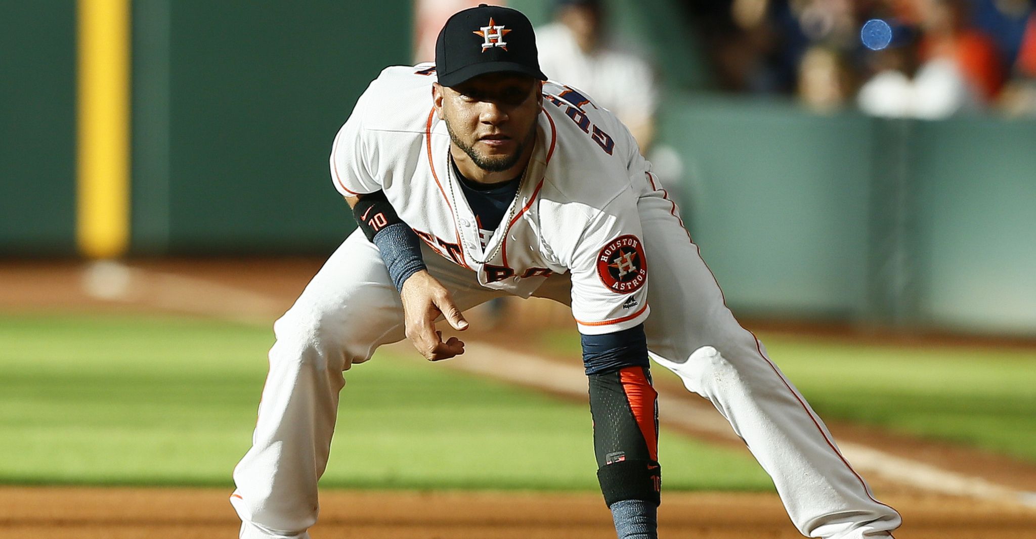 Astros' Yuli Gurriel showing adept ability to scoop at first base