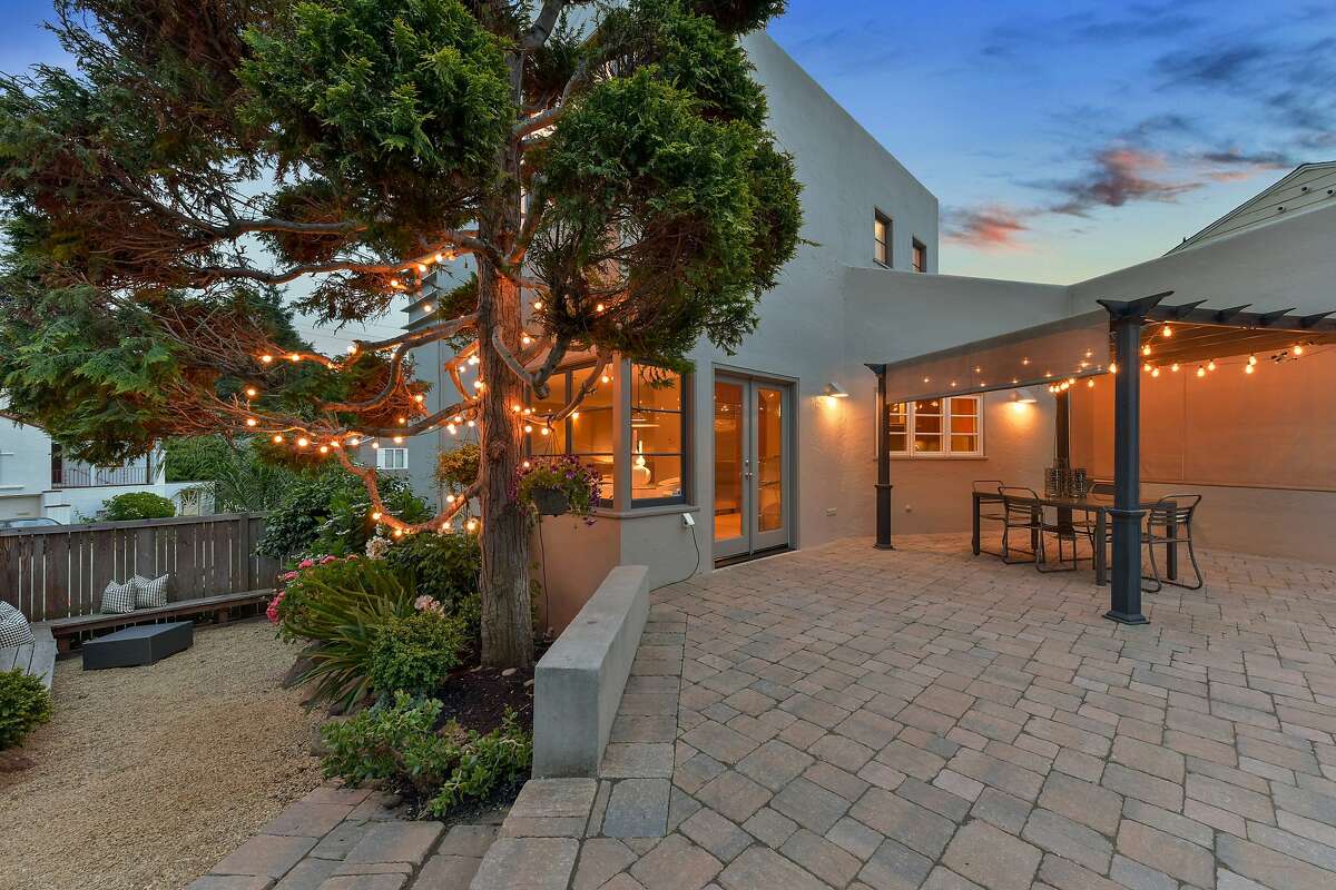 Walkthrough Oakland Art Deco enjoys tiered backyard with patios