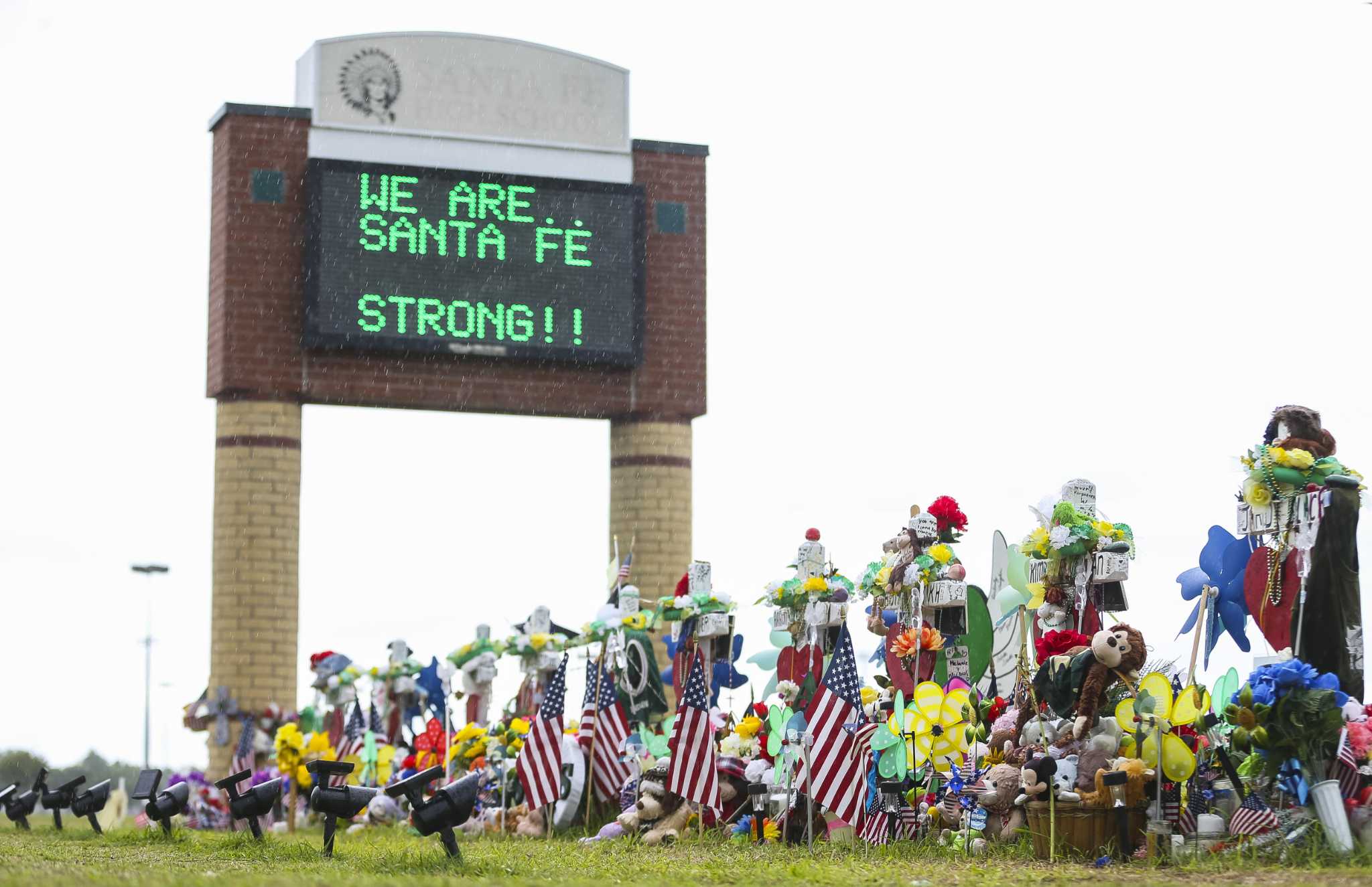 santa-fe-board-oks-increased-high-school-security-while-parents-seek