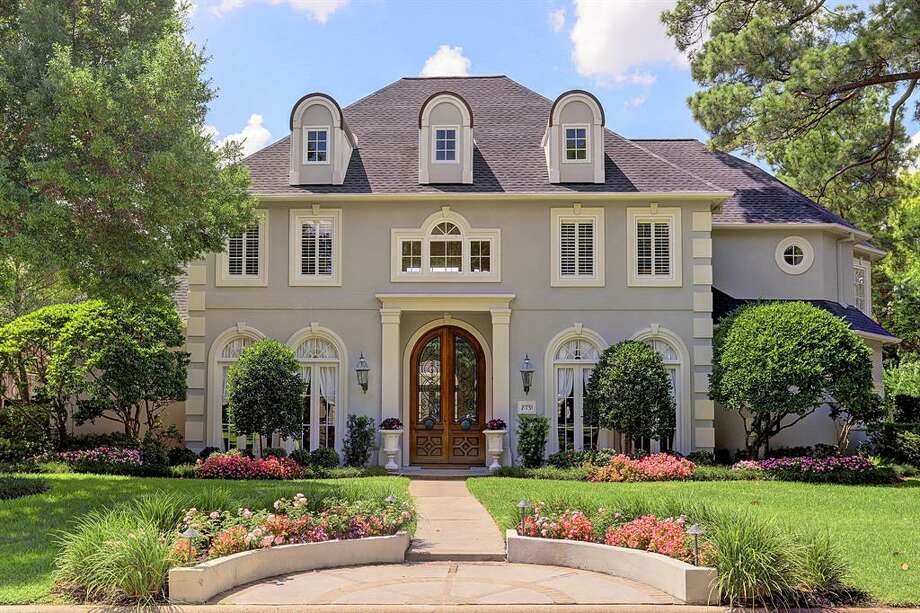 Stunning French stucco mansion for sale in Houston for