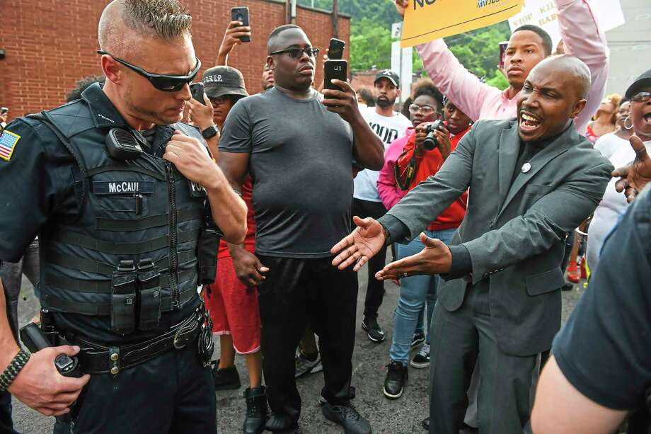 Fatally Shot Near Pittsburgh By Officer Who Had Been Sworn In Leonard Hammonds Ii Of Penn Hills Right Points Out That A Turtle Creek
