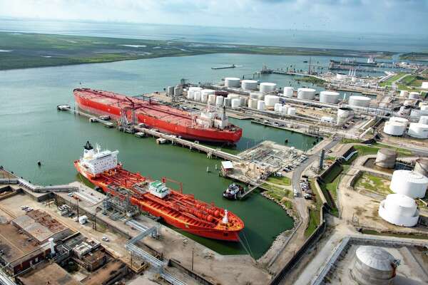 The race to build offshore oil  export  terminals 