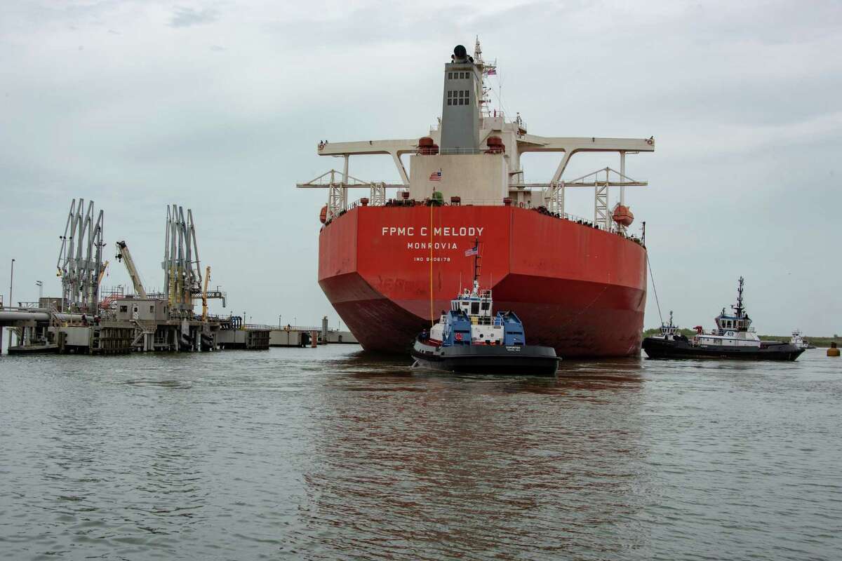 Tight squeeze Supersized crude carrier calls on Texas City port