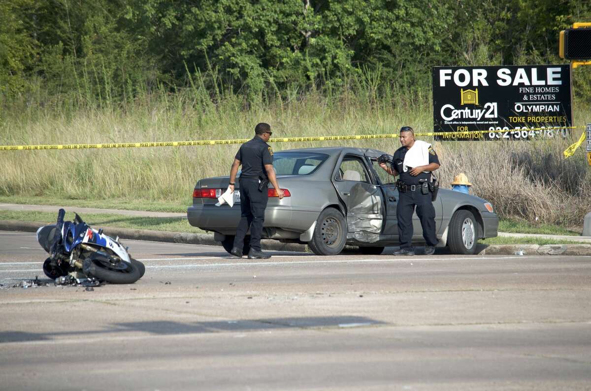 Motorcyclist dead in southwest Houston crash