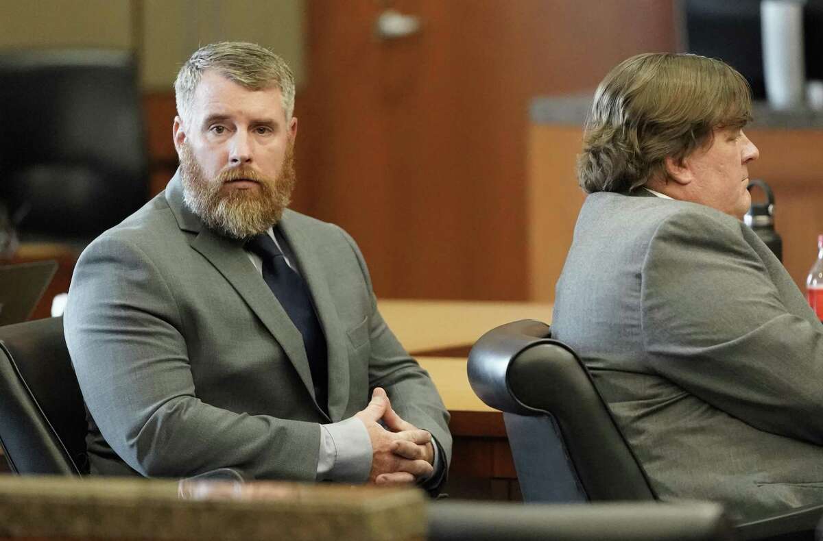 Terry Thompson, accused of fatally choking John Hernandez, left, and his defense attorney Scot Courtney, right, are shown in court Thursday, June 21, 2018 in Houston. Terry and his wife Chauna Thompson, a former Harris County Sheriff's deputy, are charged with murder in the chokehold death of John Hernandez at a local Denny's. ( Melissa Phillip / Houston Chronicle )
