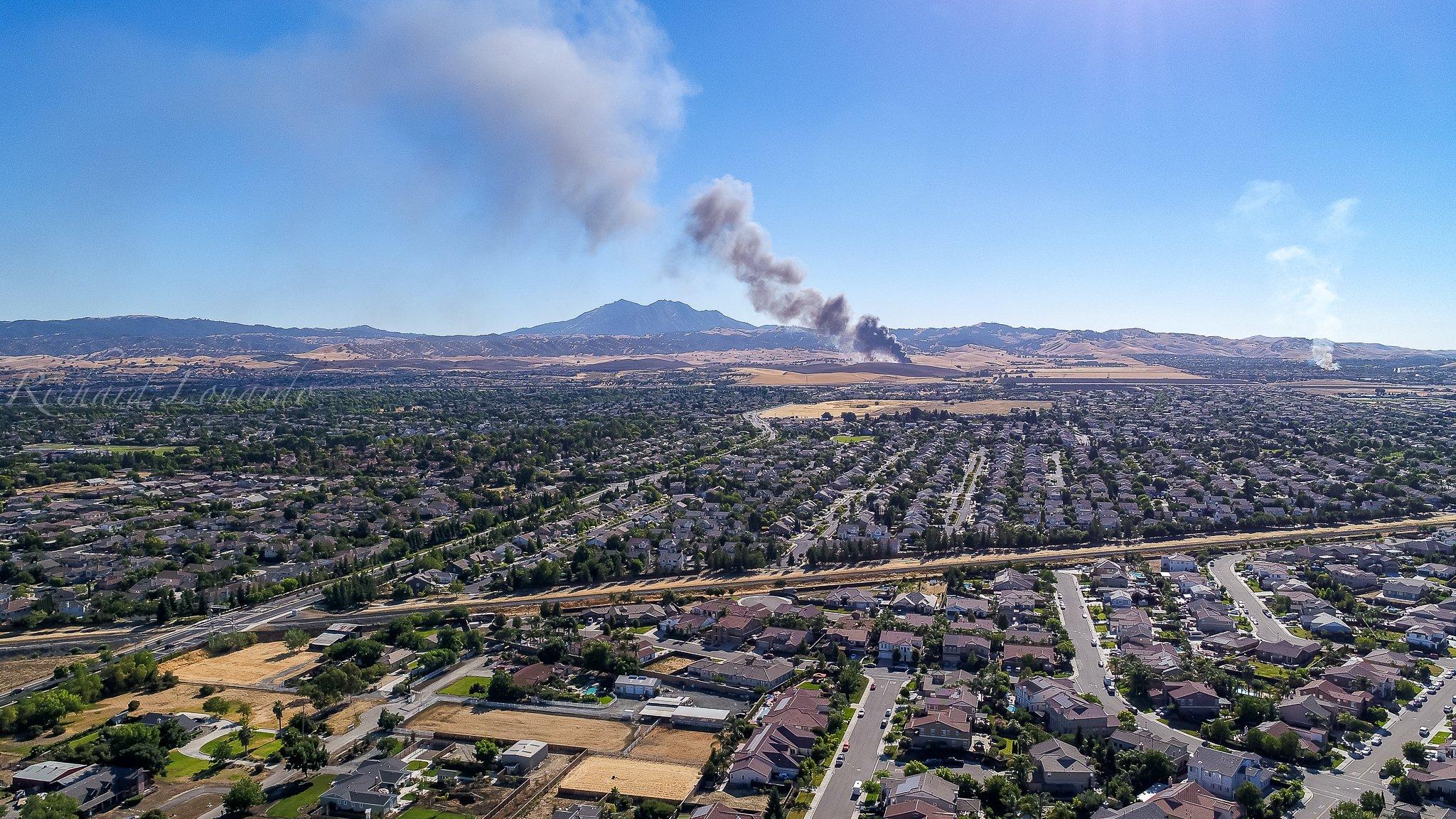 Fires burn structures and injure 2 in Antioch, force evacuations in