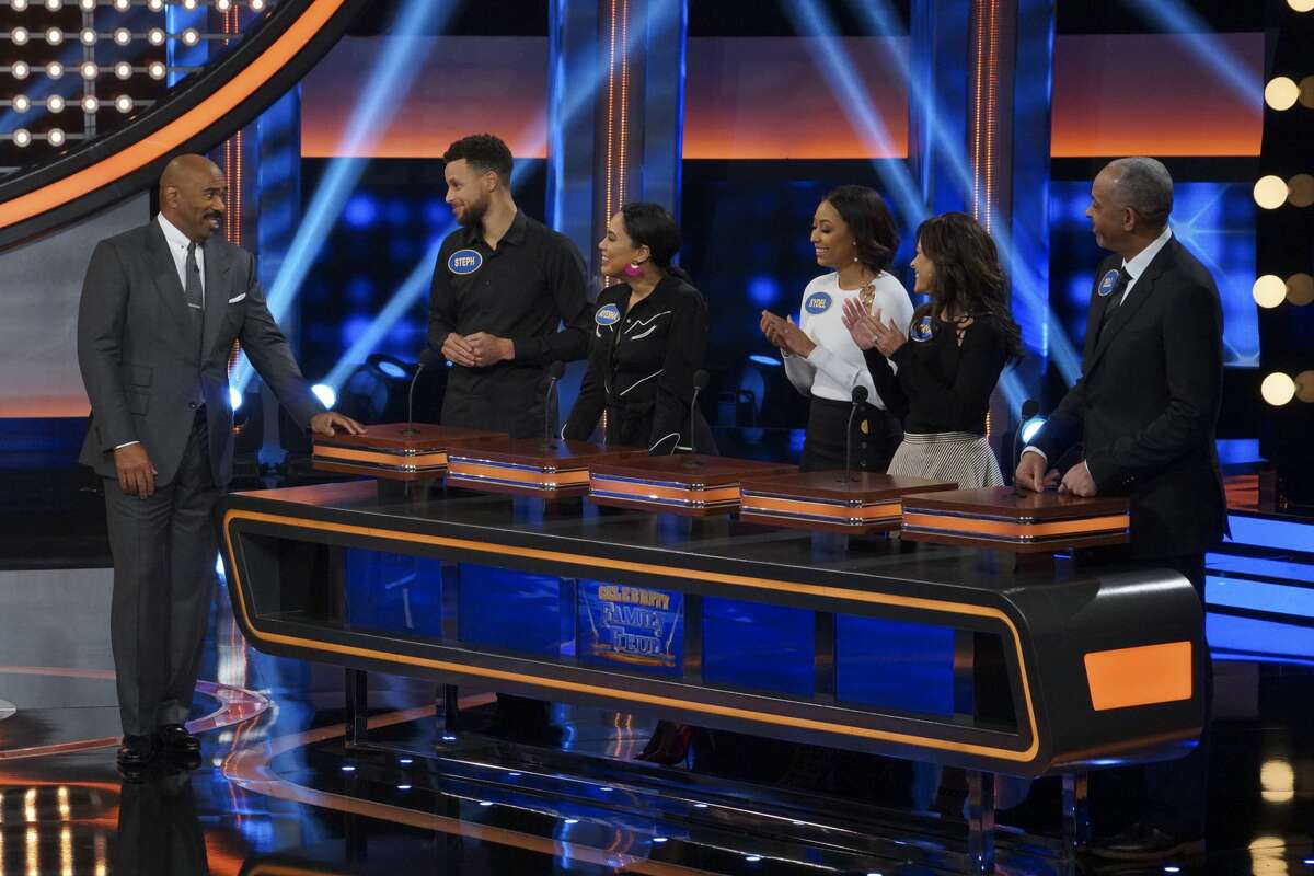 CELEBRITY FAMILY FEUD - "Steph Curry vs. Chris Paul and Laurie Hernandez vs. Shawn Johnson East" - The celebrity teams competing to win cash for their charities feature NBA All-Star Chris Paul and NBA Champion Steph Curry. In a separate game, family members headed up by Olympic gymnasts Laurie Hernandez and Shawn Johnson East will compete on an all-new episode, SUNDAY, JUNE 24 (8:00-9:00 p.m. EDT), on The ABC Television Network. (ABC/Byron Cohen) STEVE HARVEY, STEPHEN CURRY, AYESHA CURRY, SYDEL CURRY, SONYA CURRY, WARDELL CURRY