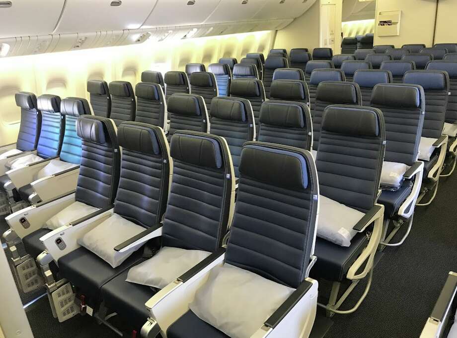 United Airlines Boeing 777 200 Business Class Seats | Elcho Table