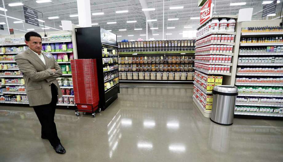 Photos: H-E-B to open its first two-story grocery store in Houston - Houston Chronicle