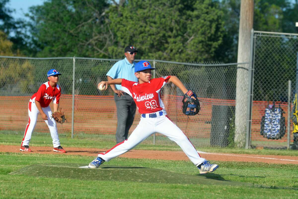 Plainview rallies to district title