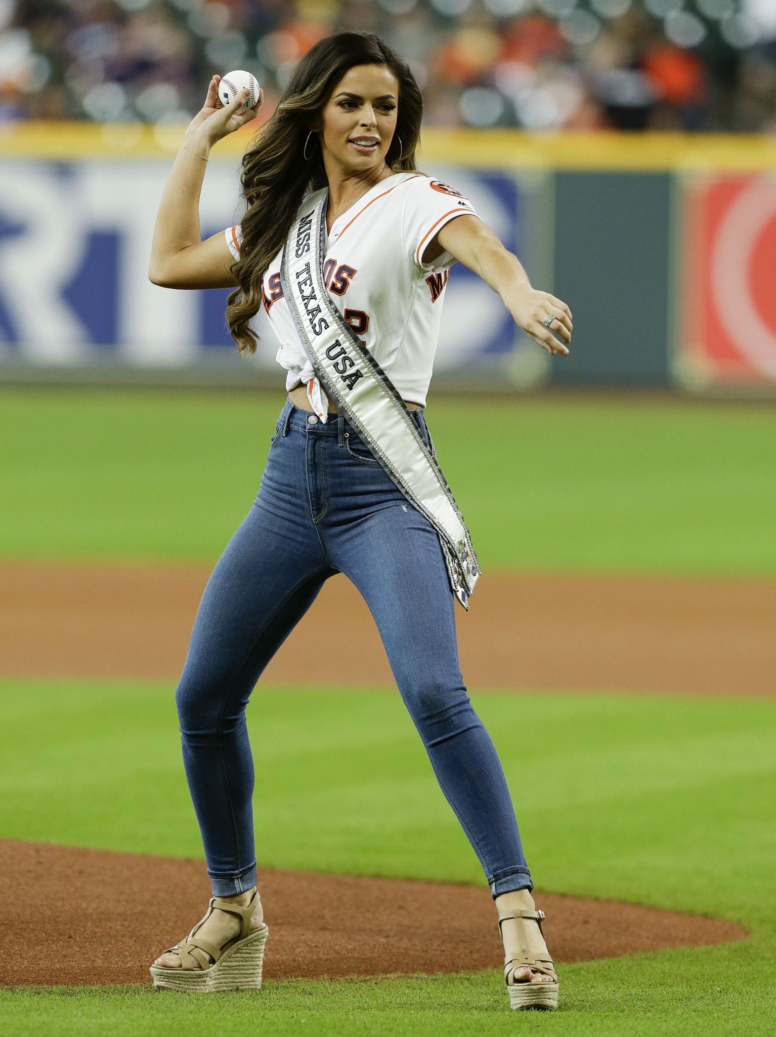 Miss Texas, Houston real estate mogul Logan Lester, throws out first pitch  at Astros game