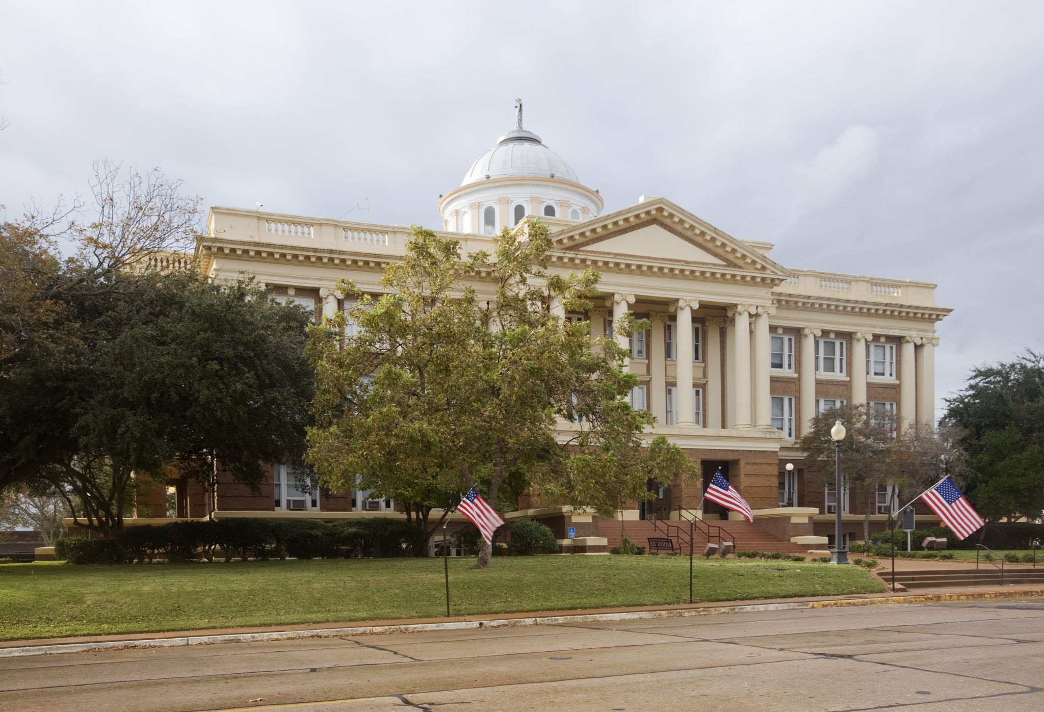 29 Historic Texas Courthouses That Look Like Castles