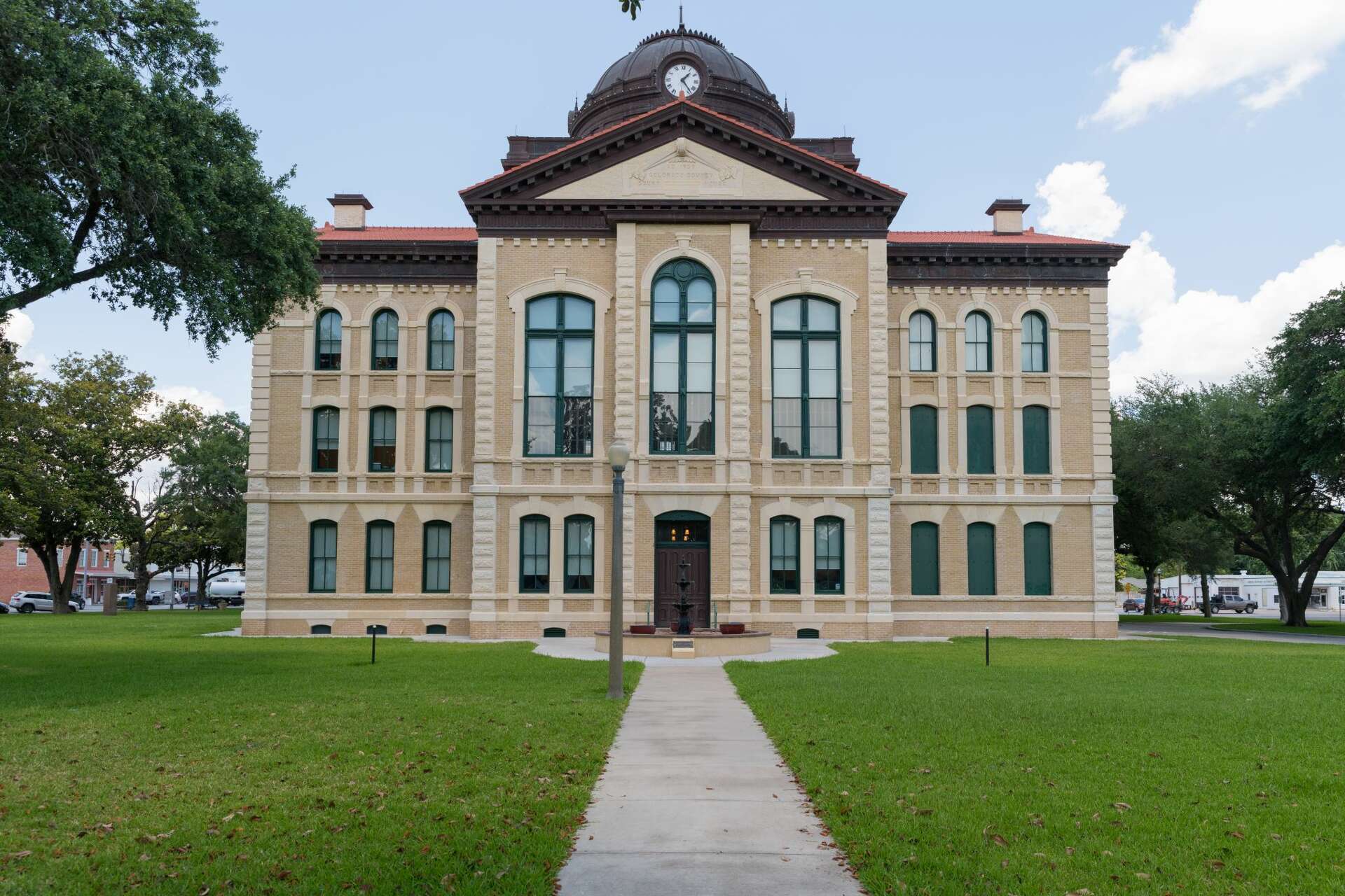 29 Historic Texas Courthouses That Look Like Castles