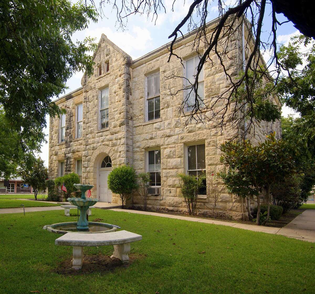 29 Historic Texas courthouses that look like castles