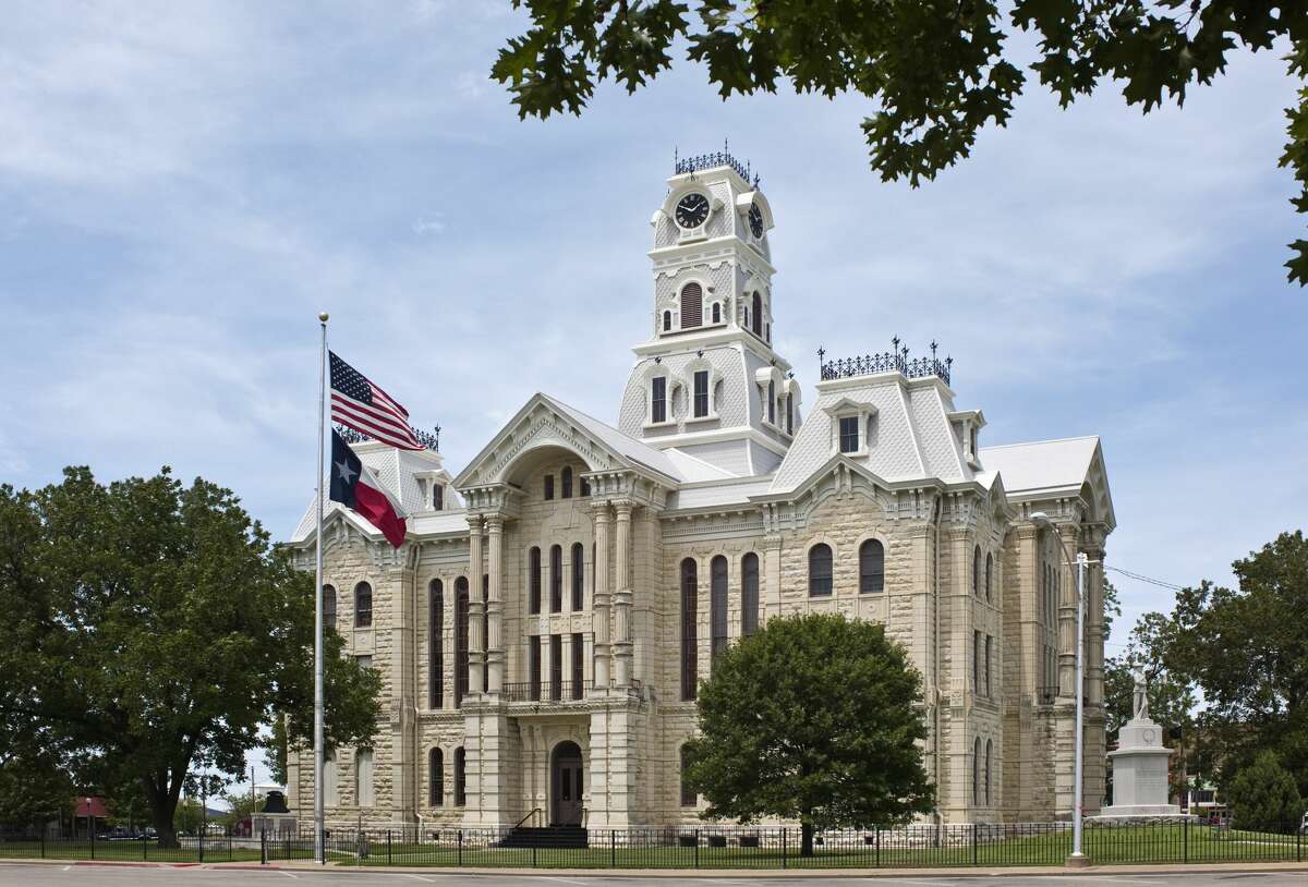 29 Historic Texas courthouses that look like castles