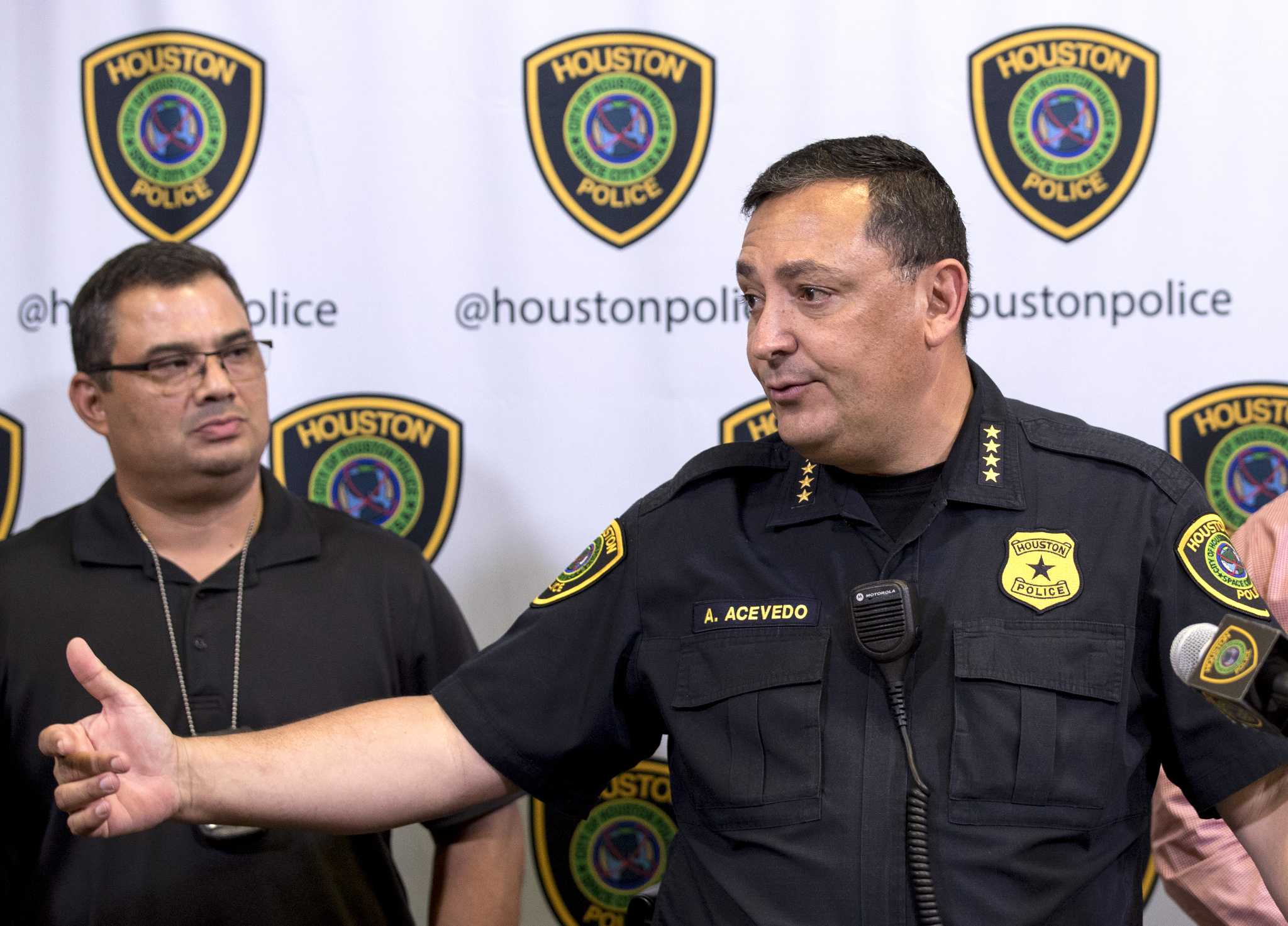 Man accused of hiring hitman to kill Houston police officer for writing ...