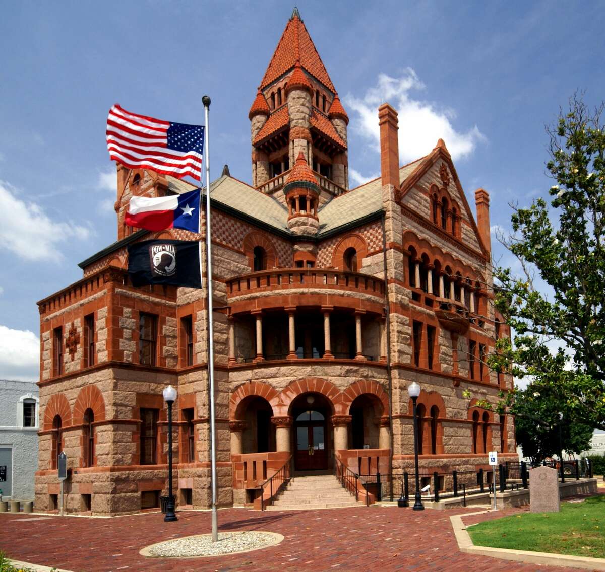 29 Historic Texas Courthouses That Look Like Castles