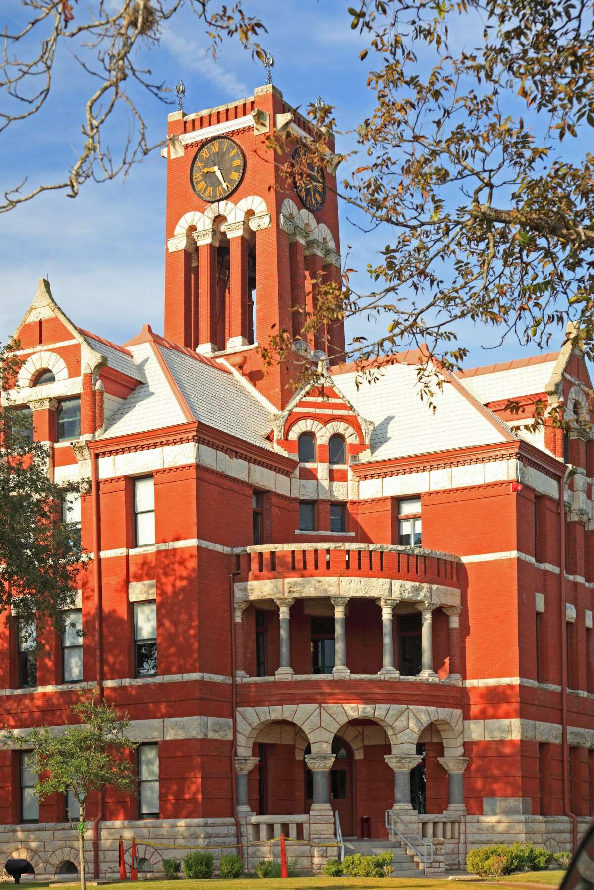 29 Historic Texas Courthouses That Look Like Castles