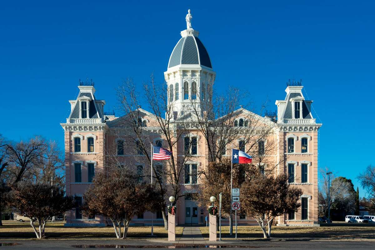 29 Historic Texas Courthouses That Look Like Castles