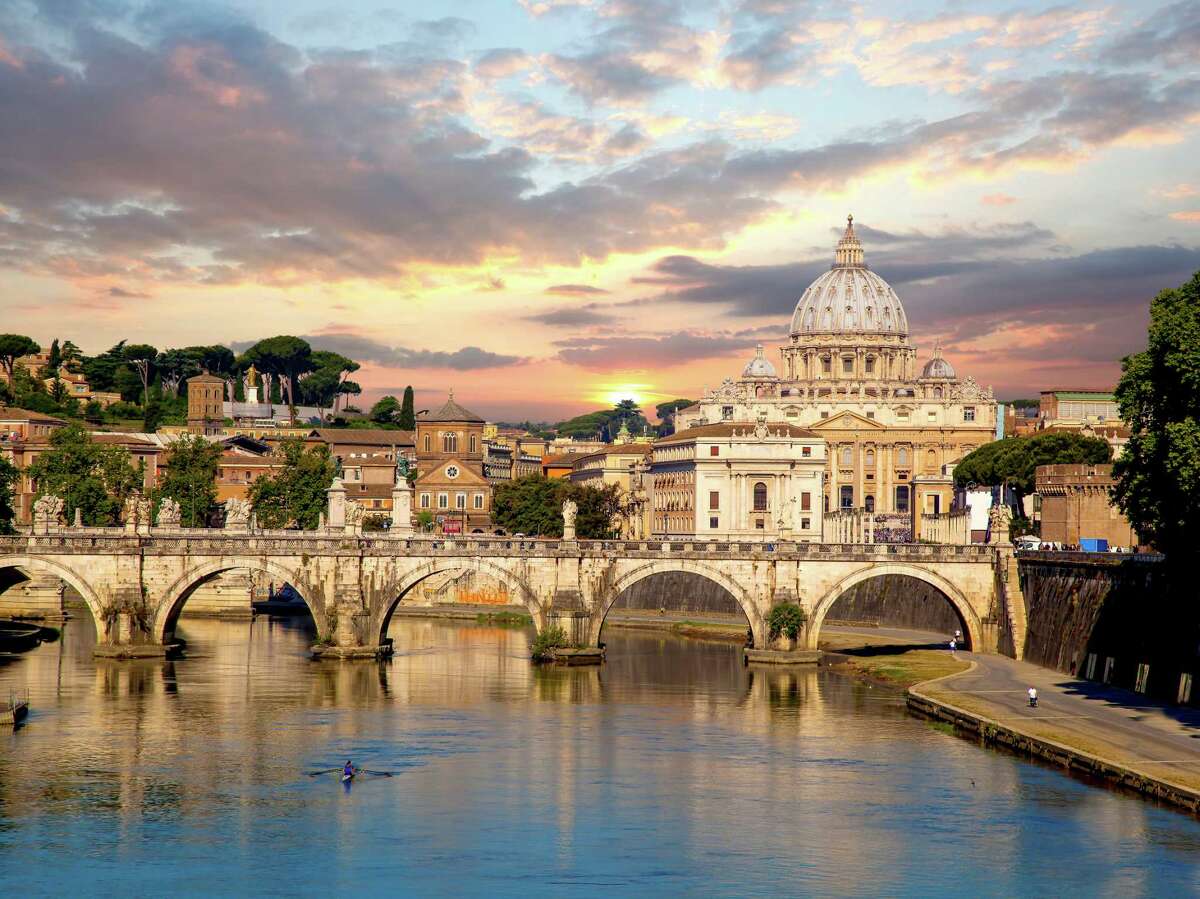 Access Italy provides custom tours with exclusive access to sites like the Vatican.