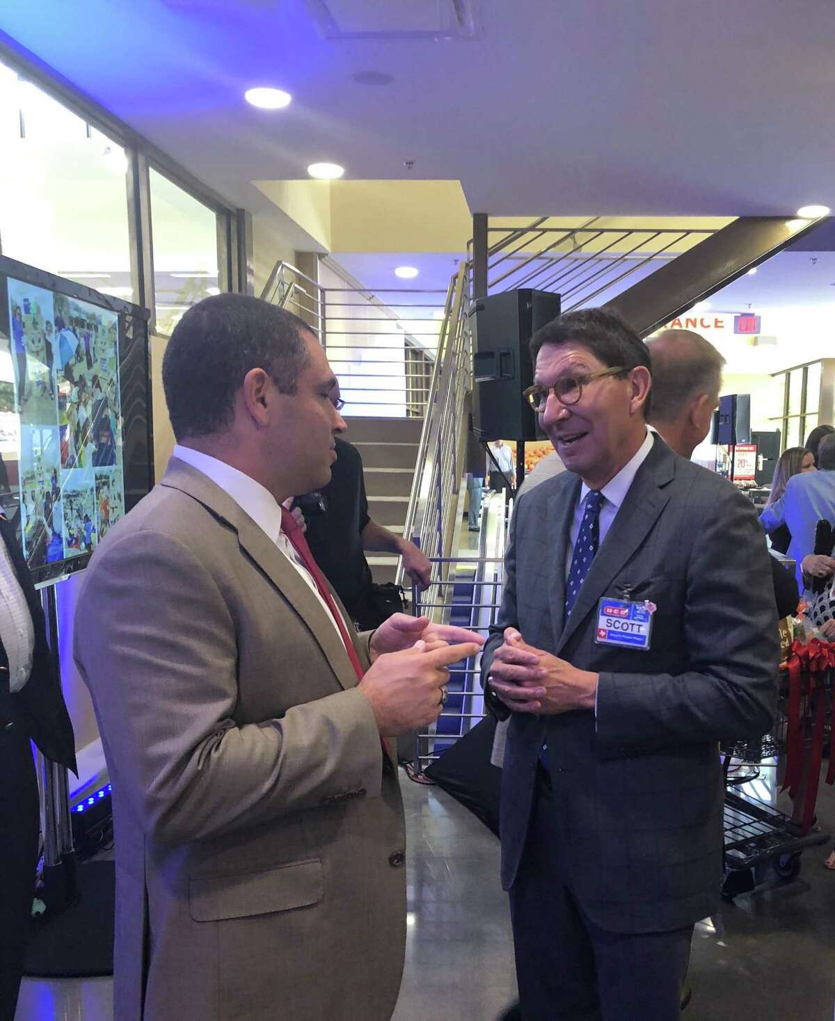 First doubledecker HEB opens in Bellaire