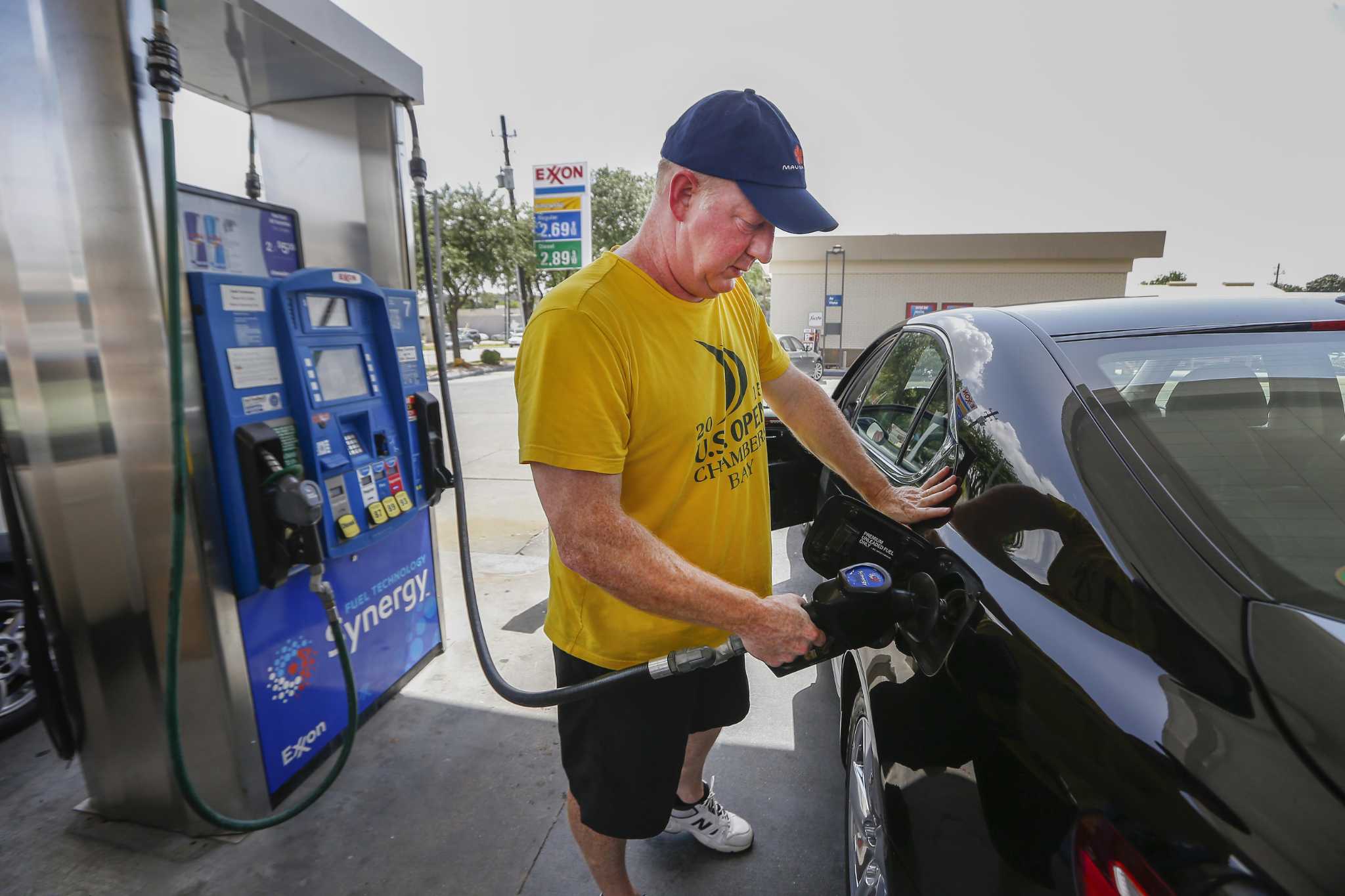 Houston gas prices fall for fourth week