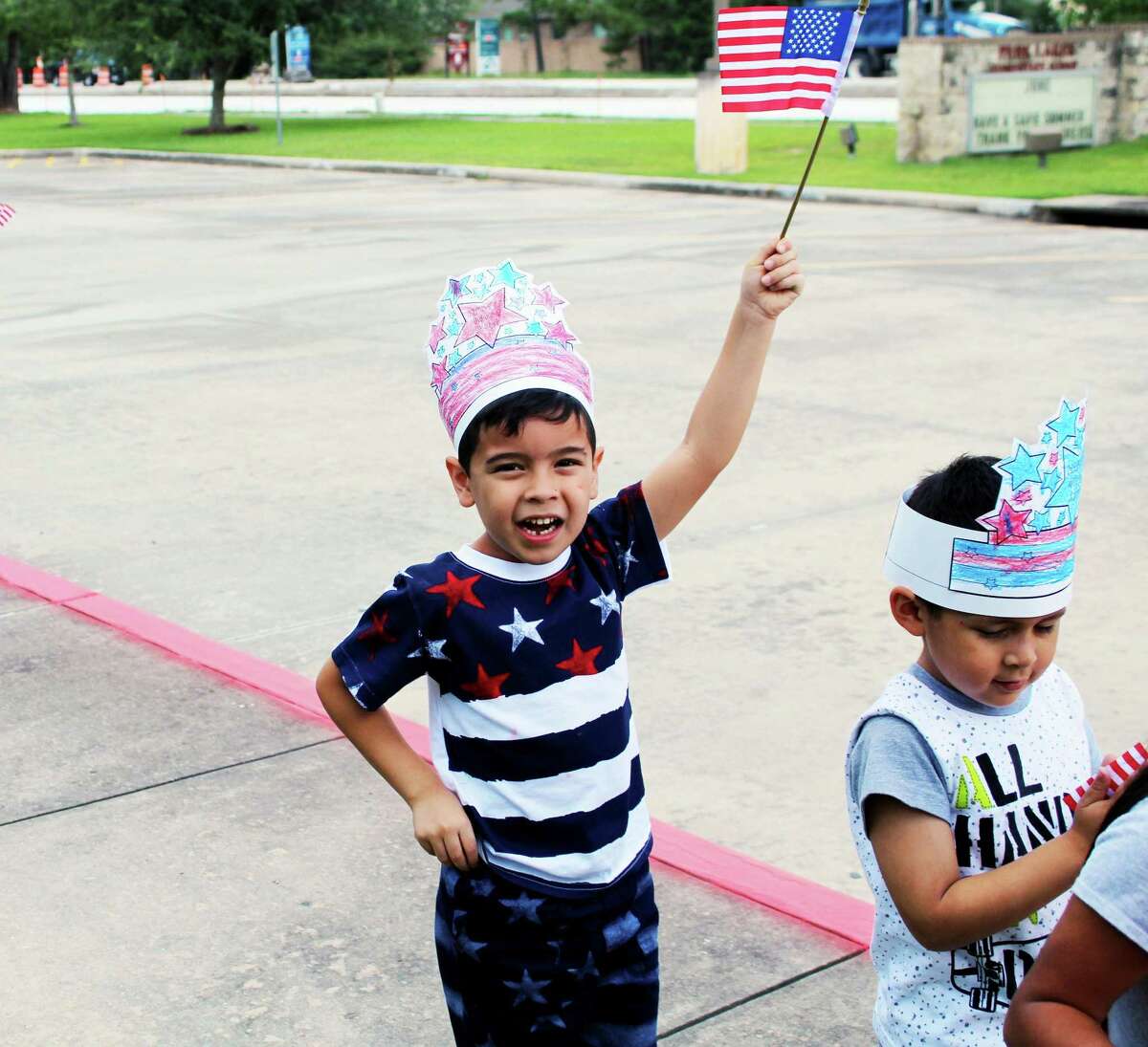 Park Lakes Elementary School students hold annual July 4th parade