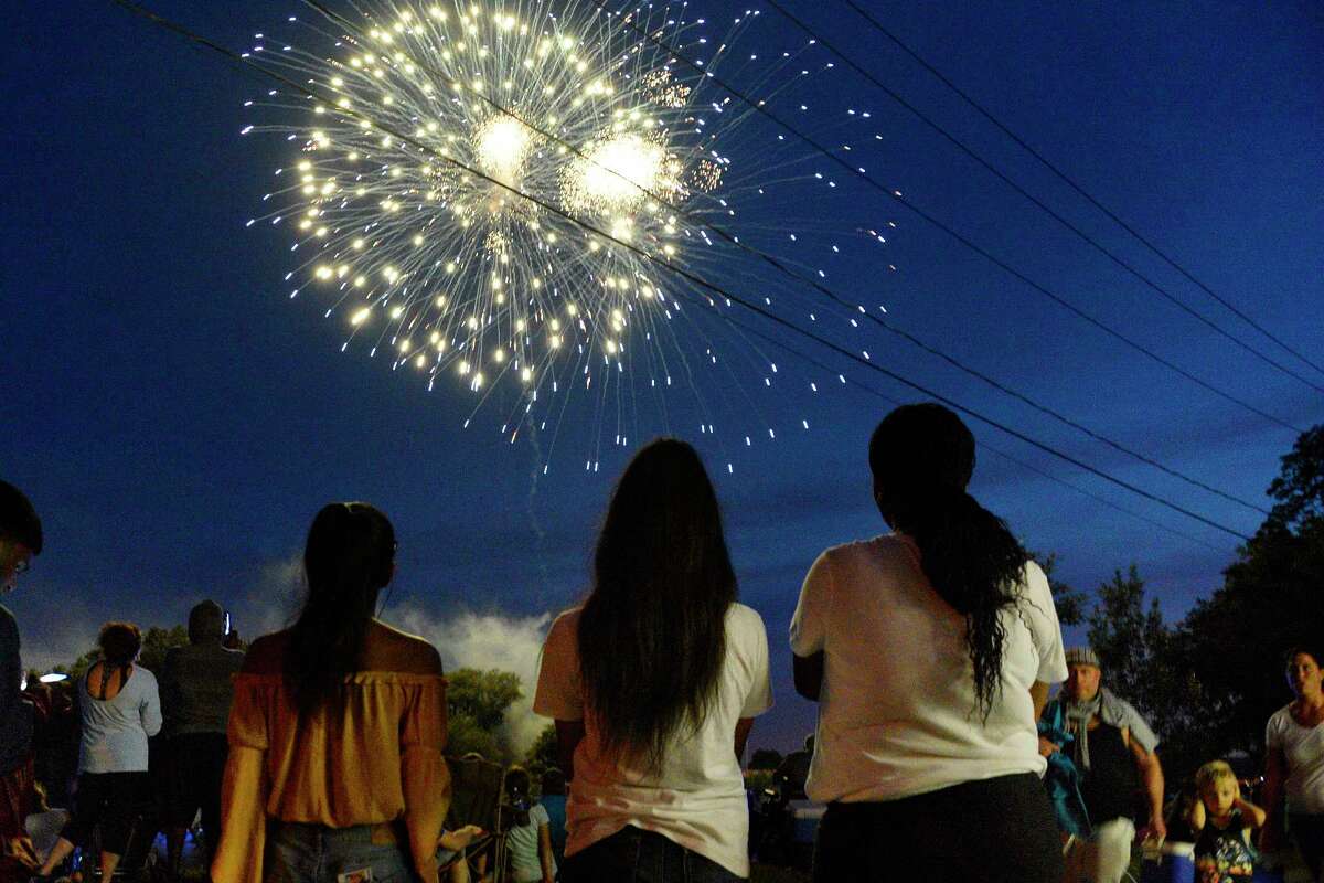 5 Places To Watch Fireworks This New Year's Eve In Atlanta