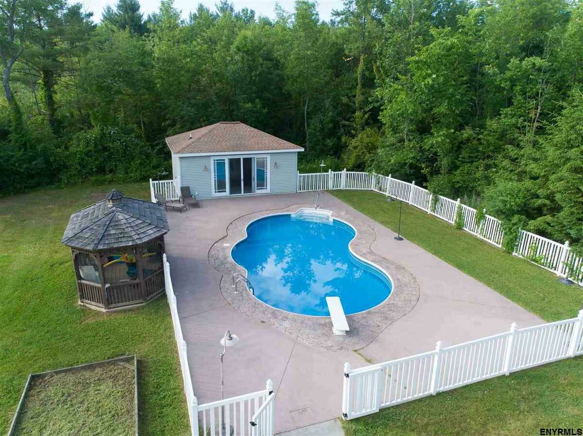 For sale Area homes with pools