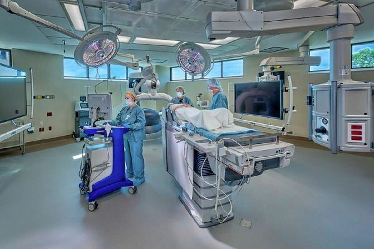 Covenant HealthCare unveils hybrid operating room; technology is one of ...