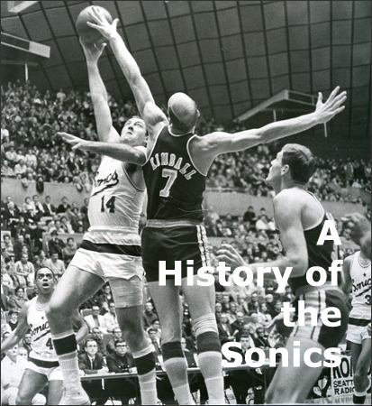 Phoenix Suns players Charles Barkley and Danny Manning battle San News  Photo - Getty Images