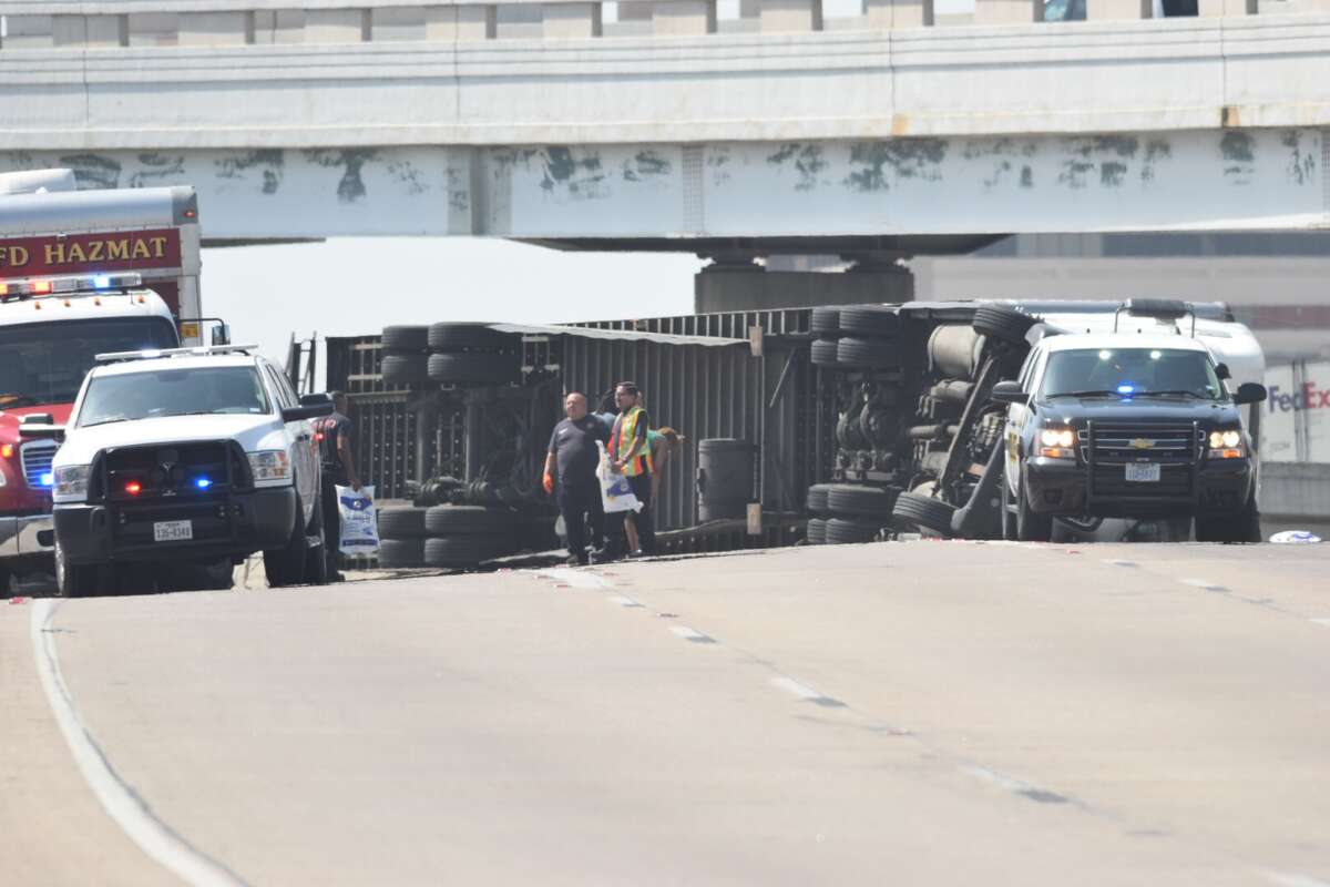 July 4, 2018 An overturned 18-wheeler is causing traffic to back up at the Finesilver Curve near downtown San Antonio on July 4, 2018.