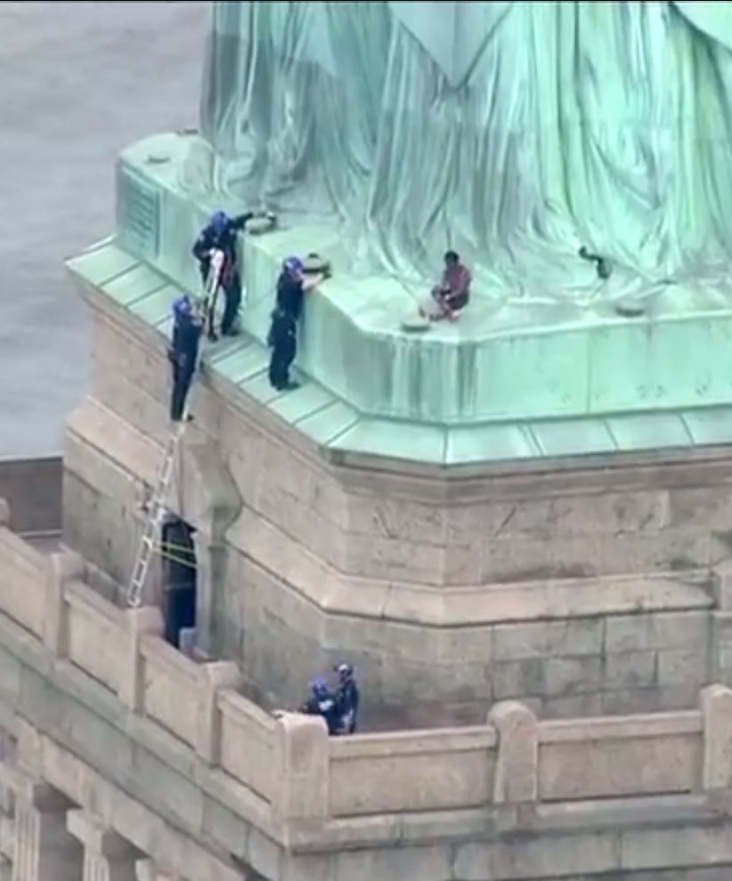 statue-of-liberty-closed-by-protest