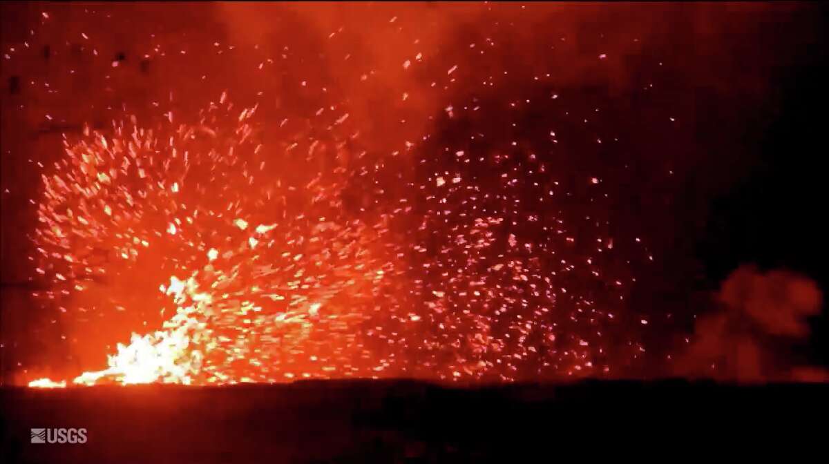 'Lava tornado' sends hot molten stuff flying as Kilauea volcano ...