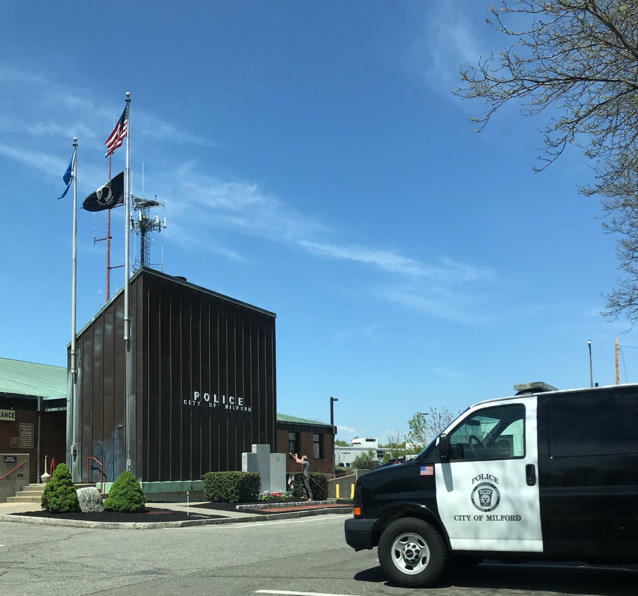 Milford Nh Pd - a26o8pb