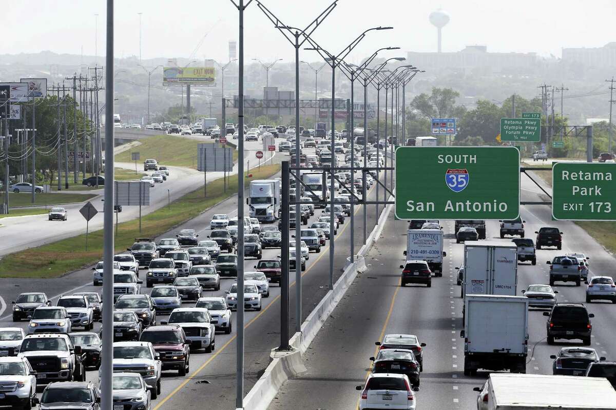 Traffic proceeds along Interstate 35 on the North Side during rush hour on June 29, 2018. Air pollution from car exhaust that contains nitrogen oxides is one factor in ground-level ozone, a primary component of smog, in San Antonio.