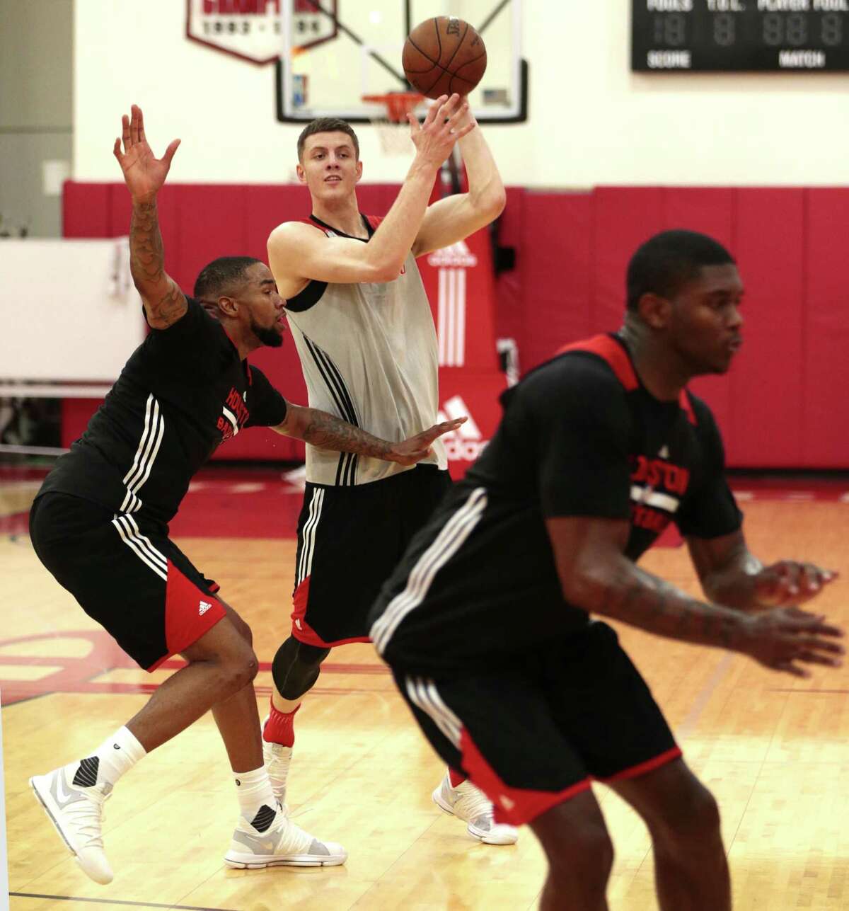 Rockets working to sign center Isaiah Hartenstein