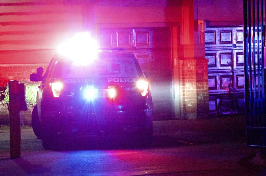 Houston police investigate a shooting in the 3000 block of Dunvale Street on Thursday, July 5, 2018. Photo: Jay R. Jordan